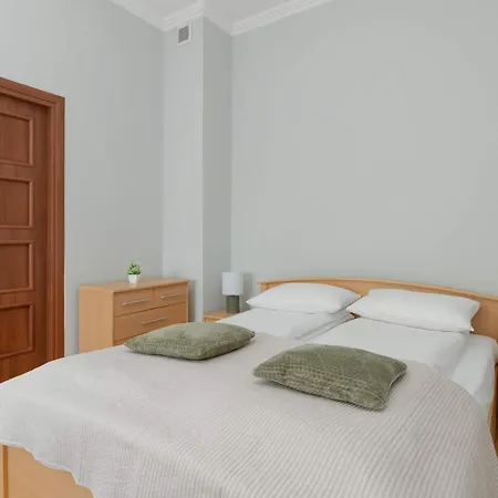 Climatic In Gdansk's Old Town By Renters Apartment *